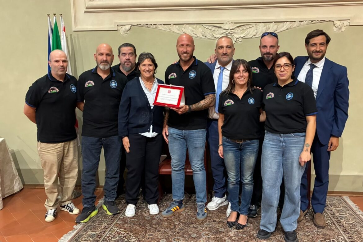 Consegna della targa del Consiglio regionale all'associazione Insieme per sognare